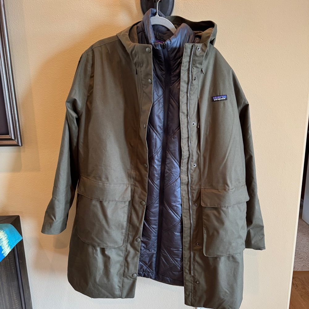 Patagonia. Women's Pine Bank 3-in-1 Parka. XL